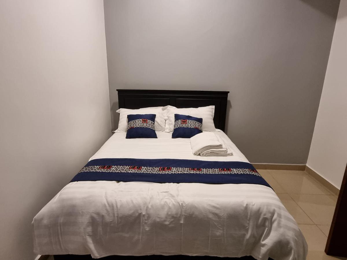 Eika Suites At Acacia Kampala Luaran gambar